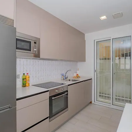 E1, 2 Bedrooms, Terrace, Downtown, Free Parking Apartment